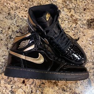 Air Jordan 1 Retro High OG Black Gold Patent-Like New! Women 6.5, Men 5, Youth 5